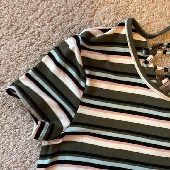 Striped Short Sleeve Dress with Open Tie Back - Picture 5 of 9